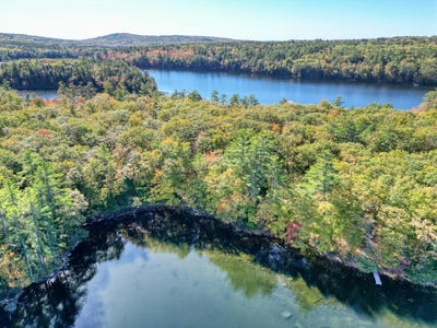 /international/us/blue-jay-way-fayette-me-110102925787/