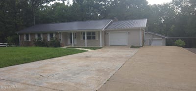 /international/us/394-oakgrove-road-selmer-tn-110108399192/