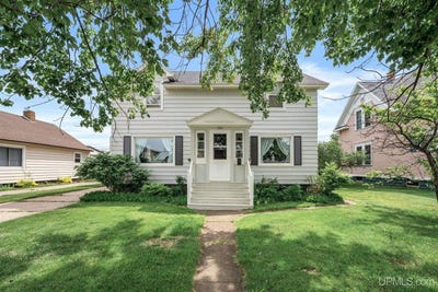 /international/us/1008-baldwin-avenue-negaunee-mi-110109112761/