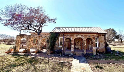 /international/us/600-w-railway-street-lometa-tx-110105640108/