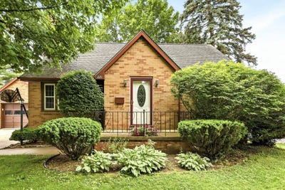 /international/us/221-saginaw-street-vassar-mi-110108963573/