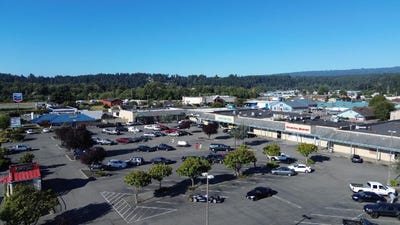 /international/us/5000-valley-w-boulevard-arcata-ca-110102171203/