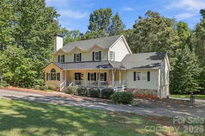 /international/us/6227-winds-court-clover-sc-110120151355/