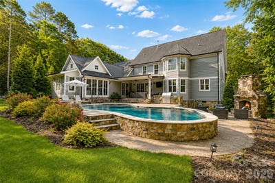 /international/us/18616-maplecroft-lake-lane-davidson-nc-110108218138/