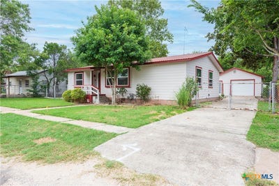 /international/us/205-n-mesquite-avenue-luling-tx-110108739504/