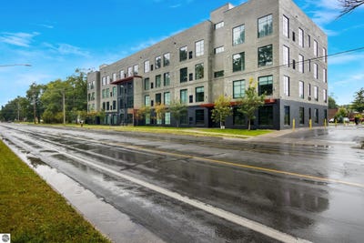 /international/us/1825-e-eighth-street-214-traverse-city-mi-110110136349/