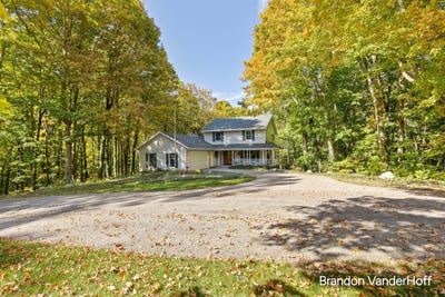 /international/us/8925-sorrento-ridge-drive-se-byron-center-mi-110120576624/