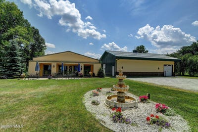 /international/us/8-knight-rd-new-marlborough-ma-110107432794/
