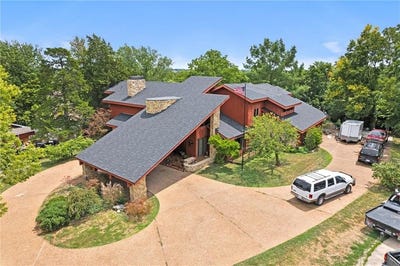 /international/us/402-lees-circle-drive-fort-scott-ks-110100514583/