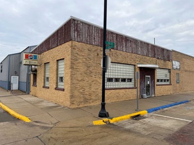 /international/us/945-3rd-ave-sibley-ia-110097763819/