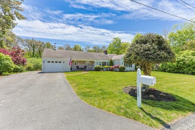 /international/us/135-captain-small-road-south-yarmouth-ma-110108337005/