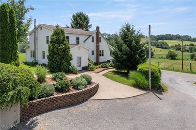 /international/us/2056-county-road-70-sugarcreek-oh-110100799548/