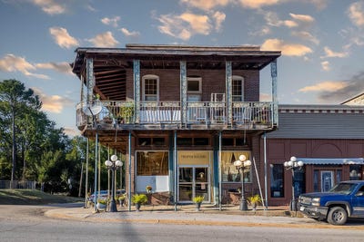 /international/us/385-main-street-mammoth-spring-ar-110102471884/
