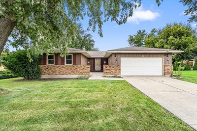 /international/us/830-hiawatha-drive-elgin-il-110110327702/