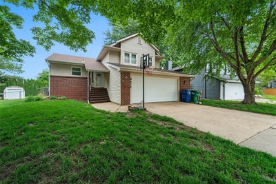 /international/us/8425-sharon-circle-urbandale-ia-110108218028/