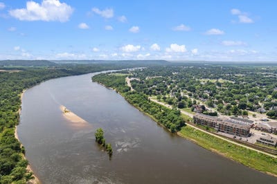 /international/us/440-water-street-prairie-du-sac-wi-110100244124/
