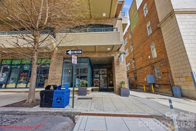/international/us/21-battery-park-avenue-asheville-nc-110107489795/