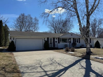 /international/us/315-w-redwood-st-sturgeon-bay-wi-110107210888/