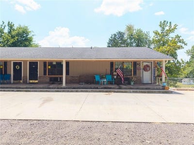 /international/us/701-s-ada-st-muldrow-ok-110101661407/