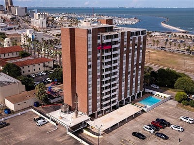 /international/us/715-s-upper-broadway-street-corpus-christi-tx-110105093597/