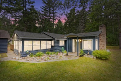 /international/us/3985-e-higgins-lake-drive-roscommon-mi-110093105060/