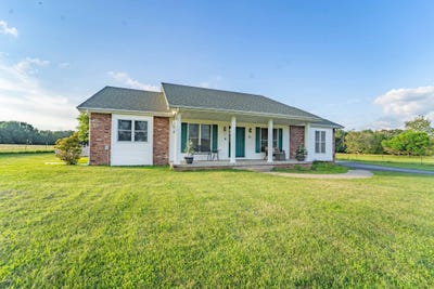 /international/us/877-highway-b-bolivar-mo-110108027093/