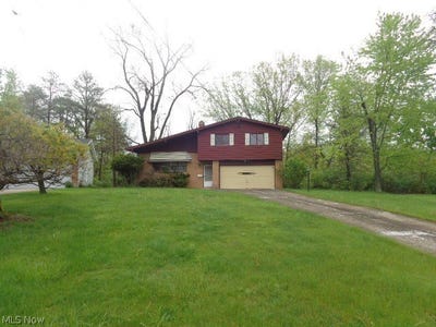 /international/us/8085-worthington-park-drive-strongsville-oh-110108575580/