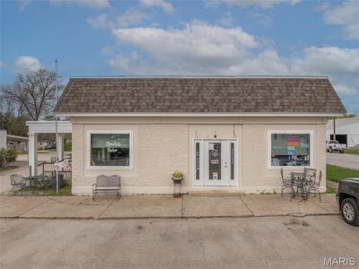 /international/us/220-w-lincoln-street-hawk-point-mo-110107285641/
