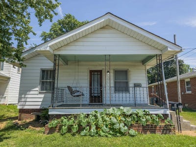 /international/us/218-n-5th-street-albion-il-110108537395/