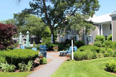 /international/us/15-pleasant-street-harwich-port-ma-110108207151/