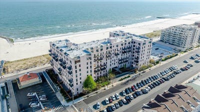 /international/us/100-w-broadway-long-beach-ny-110105919612/