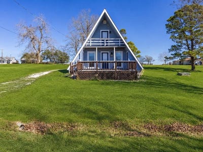 /international/us/221-crestmont-st-point-blank-tx-110105930313/