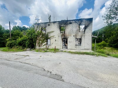 /international/us/8653-north-highway-421-manchester-ky-110100984256/?lang=en
