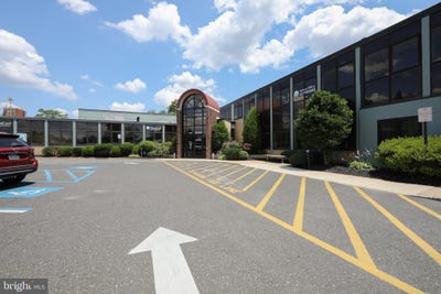 /international/us/17-white-horse-pike-haddon-heights-nj-110079065541/
