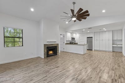 /international/us/2855-s-extension-road-mesa-az-110100978863/