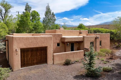 /international/us/215-mariposa-place-taos-nm-110108226428/