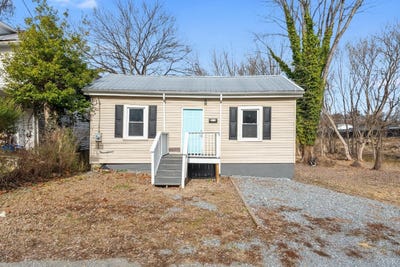 /international/us/217-race-street-lynchburg-va-110097590633/