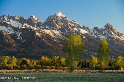 /international/us/805-e-oatgrass-road-jackson-wy-110108588838/