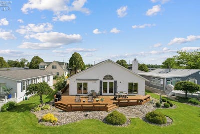 /international/us/6485-e-harbor-road-marblehead-oh-110099854802/