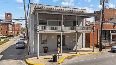 /international/us/17-w-lexington-avenue-winchester-ky-110107229302/