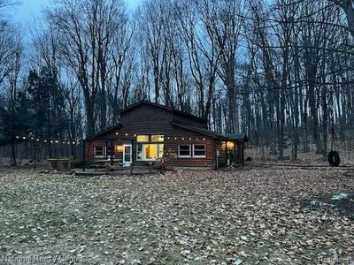 /international/us/1851-catob-road-little-traverse-twp-mi-110107635114/