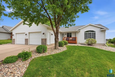 /international/us/704-n-dubuque-ave-sioux-falls-sd-110108223140/
