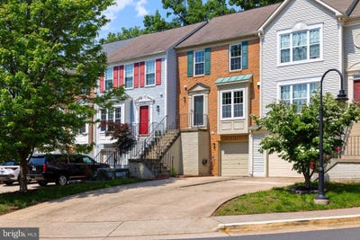 /international/us/45599-whitcomb-square-sterling-va-110099535045/