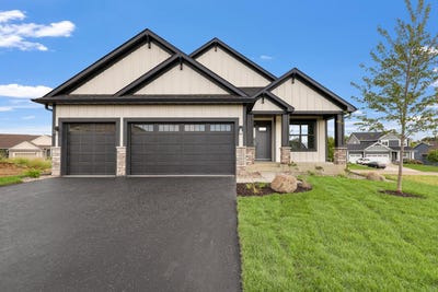 /international/us/9756-saint-andrews-drive-elko-new-market-mn-110119891275/