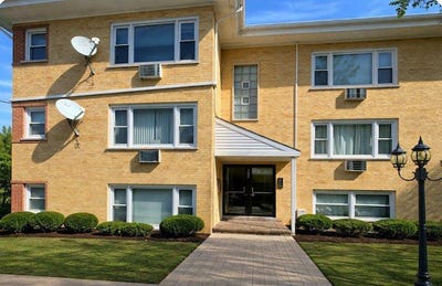 /international/us/6630-w-95th-street-oak-lawn-il-110106479305/