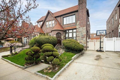/international/us/217-16-48th-avenue-bayside-ny-110107467106/