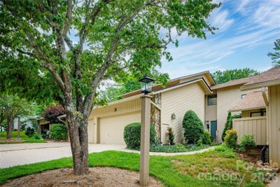 /international/us/106-deerlake-drive-asheville-nc-110109425224/