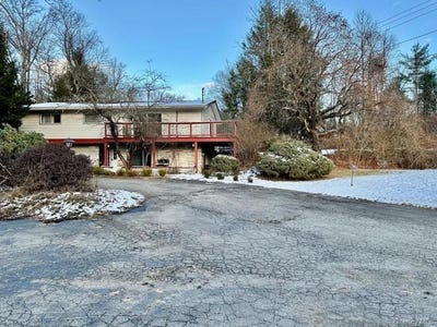 /international/us/23-diane-boulevard-woodridge-ny-110096294953/