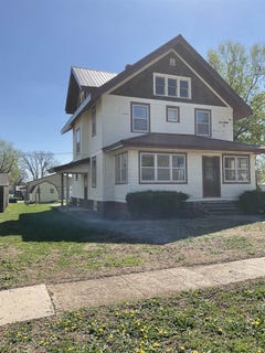 /international/us/108-110-s-altona-st-holstein-ia-110107722090/