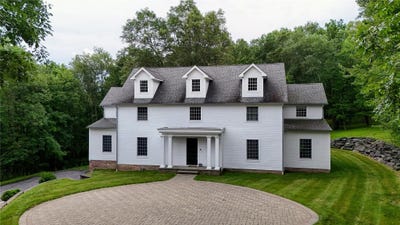 /international/us/7-masters-court-warwick-ny-110097986357/